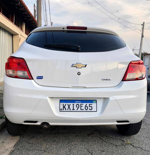 Imagem 11 de 15 de Chevrolet Onix 2017 1.0 Joy 5p