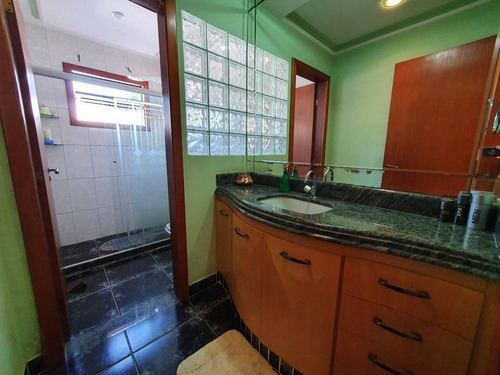 Imagem 17 de 24 de Casa De Dois Pavimentos Com Excelente Planta Em Num Dos Bairros Mais Tranquilos De Vitória - Es - So0002_imv