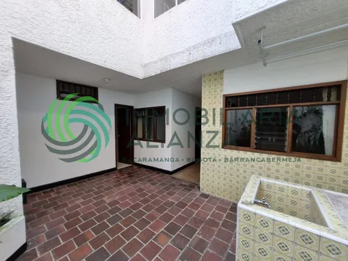 Casa En Venta En Gomez Niño. Cod V61664