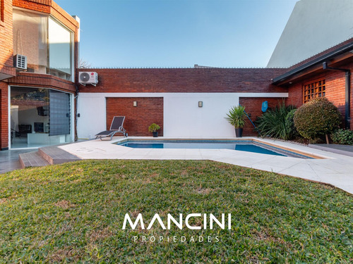 Casa En Venta De 6 Ambientes Con Piscina, Quincho, Parrilla Y Cochera Pasante - San Martín