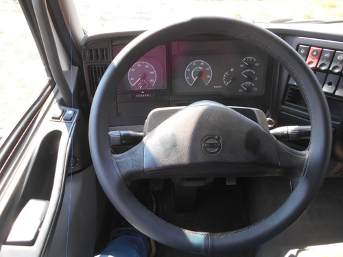 Imagem 7 de 15 de Volvo Vm 260 6x2 2010
