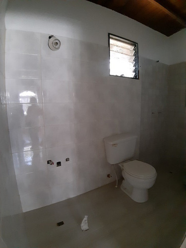 Imagen 8 de 12 de Excelente Town House En El Retiro