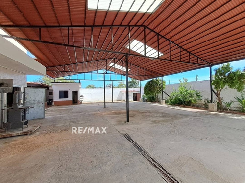 Re/max 2mil Vende Galpón Con Apartamento, Los Robles, Municipio Maneiro