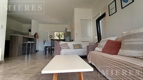 Casa En Venta Barrio Semi Cerrado En Loma Verde.