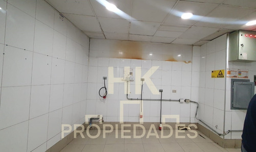 Arriendo Local Frente Apoquindo/ Uso Y Goce De Terraza