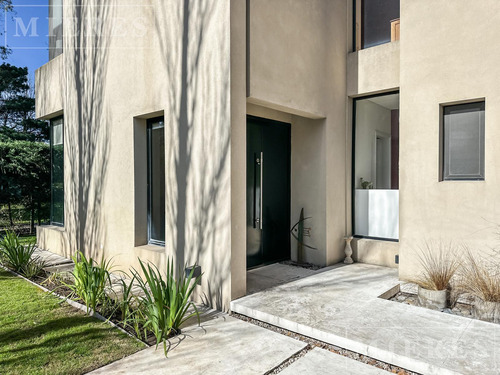 Casa En Venta En Don Torcuato