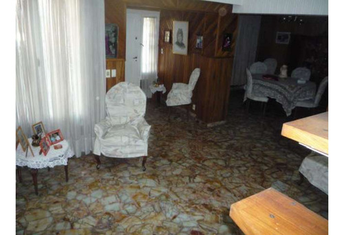 Importante Casa En Villa Sarmiento-