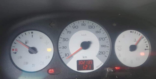 Imagem 6 de 15 de Renault Clio 2006 1.0 16v Expression Hi-flex 5p