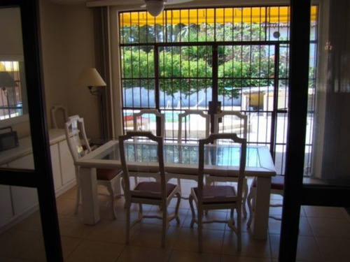 Casa Em Ipanema Com 4 Dormitórios - Mi11990