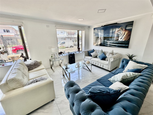 Casa En Venta De 3 Dorm. En Macul