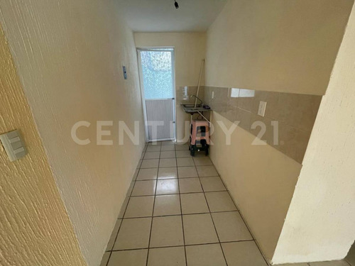 Casa En Venta Sobre Avenida Gandhí, San Juan Del Río, Querétaro.