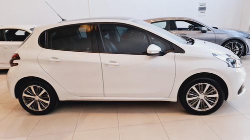 Peugeot 208 Felline 1.6 2018