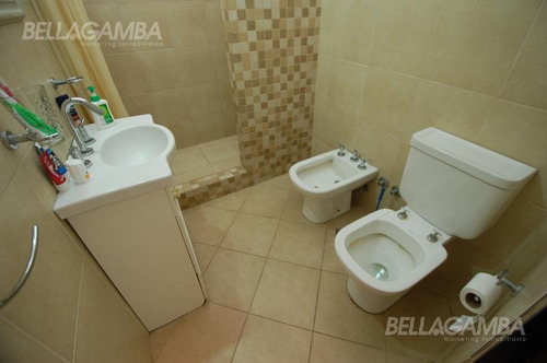 Imagen 8 de 27 de Único Ph Multifamiliar Con Patios Y Terraza, Ideal Para Renta
