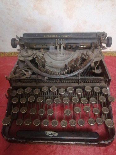 Maquina De Escribir Antigua Reliquia Museo Adorno Vintage