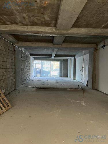 Importante Local Comercial De 115 M2