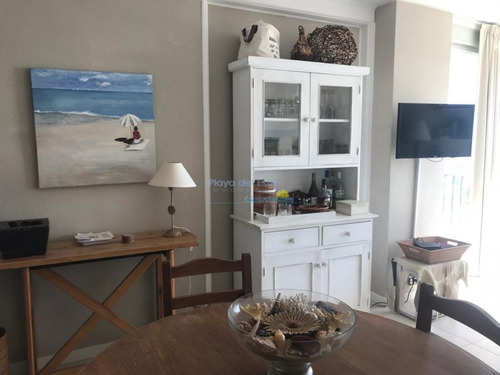 Apartamento En Península 2 Dormitorios Con Vista Al Puerto- Ref: 11653