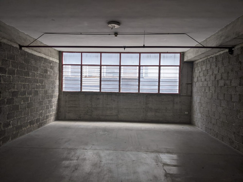 Edificio Industrial En Venta Y/o Tambien Alquiler De Depósitos . Excelente Ubicación