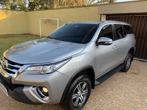Imagem 1 de 4 de Toyota Sw4 2017 2.7 Sr 5l 4x2 Flex Aut. 5p