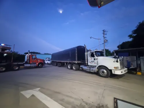 Tipo De Servicio: *público* Clase De Vehículo: *tractocamion