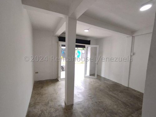 Karen García Alquila Local Comercial De 28 Mts2 A Pie De Calle Al Este De Barquisimeto, Con Un Espacio Ideal Para Establecer Un Negocio De Ventas O De Servicios, Alto Tráfico Vehicular Y Peatonal.