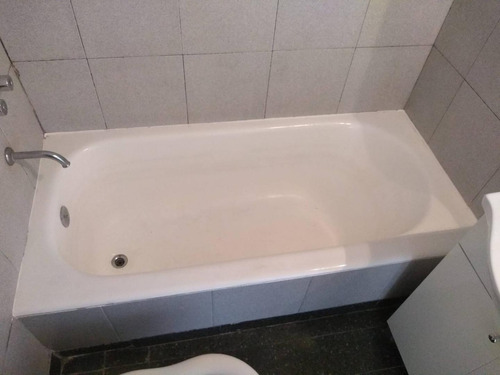Muy Buen Departamento De Dos Ambientes, Al Frente Con Balcon