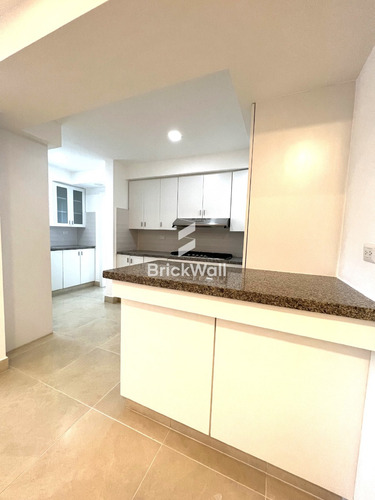 Apartamento De Alquiler - Quintas De Pontezuela
