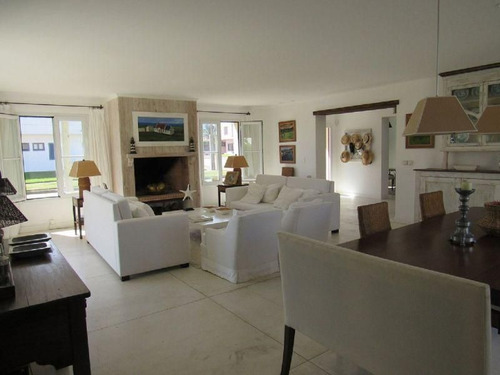 Casa En Alquiler Por Temporada De 4 Dormitorios En Peninsula
