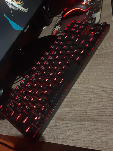 Teclado Redragon Cúrcuma K552 Sin Caja  Uso De 6 Meses 