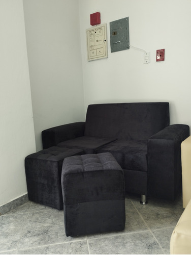 Sofa + 2 Puff En Bi Piel Y Tela Importada Juego De Recibo 