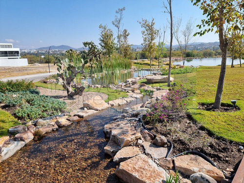 Terrenos En Lago Juriquilla Privada, Con Muchas Áreas Verdes