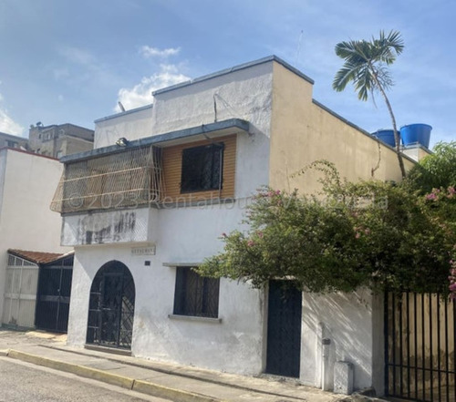 Se Vende Casa En Los Chaguaramos Para Depósito O Negocio 24-11670 Cs