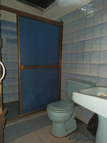 Se Vende Local Comercial Con Fondo De Comercio Loa Guayos