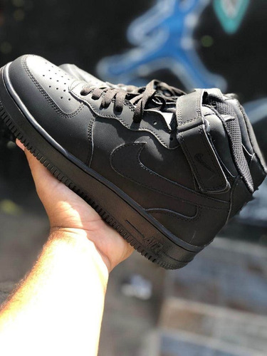 Imagen 1 de 1 de Tenis Nike Air Force One 1 Croki Croky Black