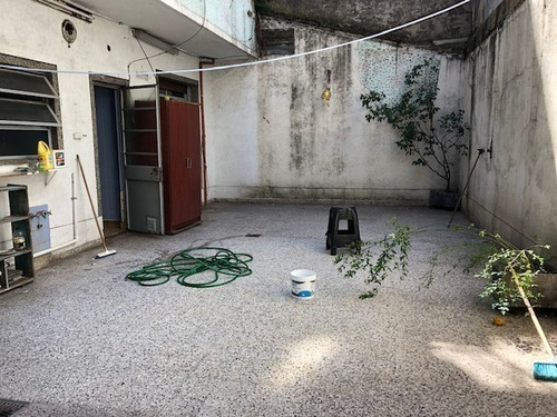 Imagen 3 de 10 de Depto 4 Amb + Escritorio Con 3 Patios!!!baño Y Toilete - Cocina Comedor!