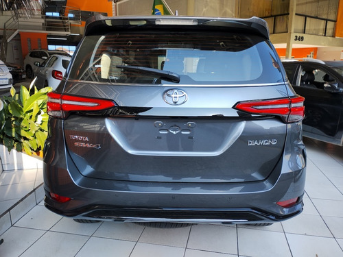 Toyota Hilux SW4 2.8 D-4D TURBO DIESEL DIAMOND 7L 4X4 AUTOMÁTICO