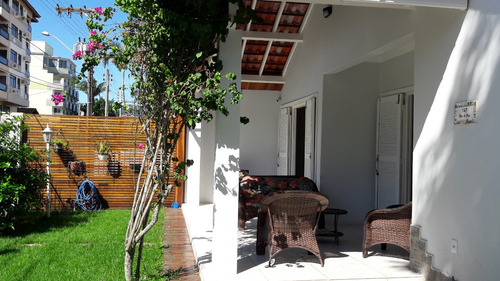 Excelente Casa A 35m Do Mar