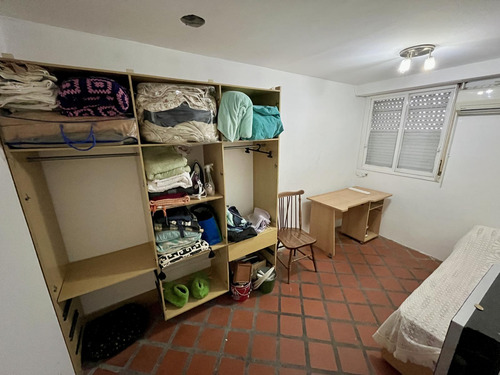 Comodisima E Impecable Casa En Munro Con Ingreso Por Dos Calles, Patio Y Terraza.