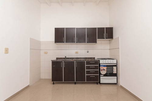 Depto. Tipo Casa 3 Amb. En Lanús Centro