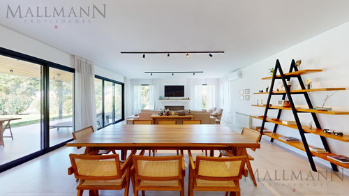 Casa En Venta. 4 Dormitorios En Suite. Estancias Golf