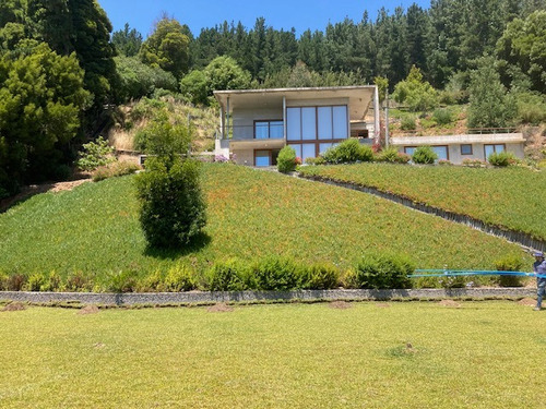 Moderna Y Sólida Con La Mejor Ubicación Y Vista Al Lago