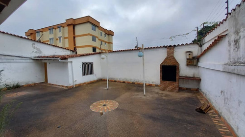 Imagen 1 de 14 de Alquiler De Casa Para Uso Comercial En El Barrio El Lobo San Cristobal