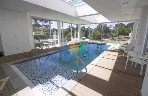 Monoambiente Venta En Torre Con Servicios Piso Alto Sobre Avenida Roosevelt Punta Del Este - Ref : Eqp5992