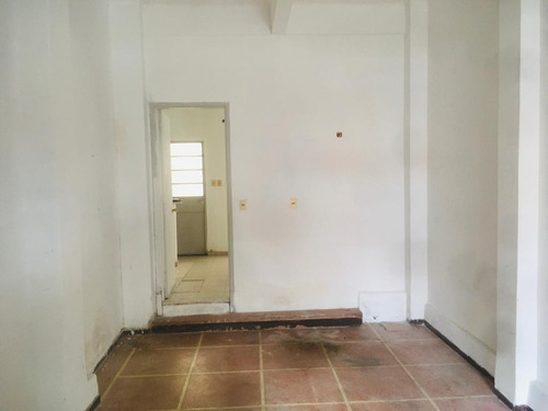 Alquiler Pocitos Depósito 60m2 Duplex Patio Garaje