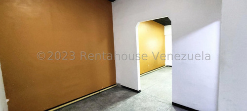 Local Comercial En Venta En Las Mercedes Cabudare Consta De 3 Locales En Uno Con Maravillosa Distribución, Área De Cocina, Oficina Y Un Baño Gabriela C.