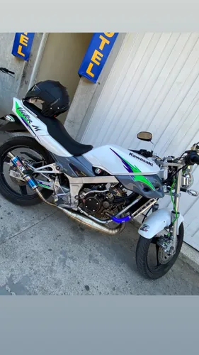 Víctor M Kawasaki