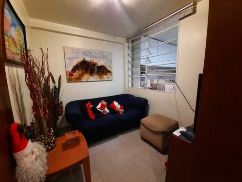 Imagen 8 de 16 de Se Vende Casa 240m2 4h+s/3b/1p Baruta 6708