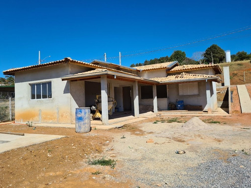 Imagem 1 de 30 de Linda Chácara Em Fase De Acabamento, Com 2 Dormitórios, Piscina, Bem Localizada, À Venda, 900 M² Por R$ 430.000 - Zona Rural - Pinhalzinho/sp - Ch1045