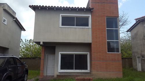 Venta De Town House En Villas El Saman  Zona Industrial Ve02-006zi-es 