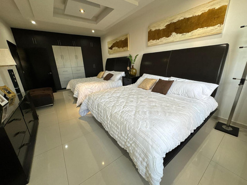 En Venta Espectacular Residencia En Los Bosques