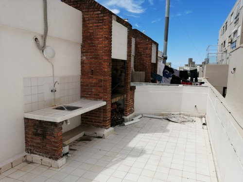 Local Con Vivienda En Calle 24 Punta Del Este- Ref: 1042